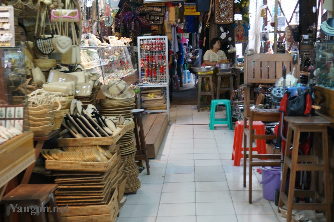 Bogyoke-Market-Crafts