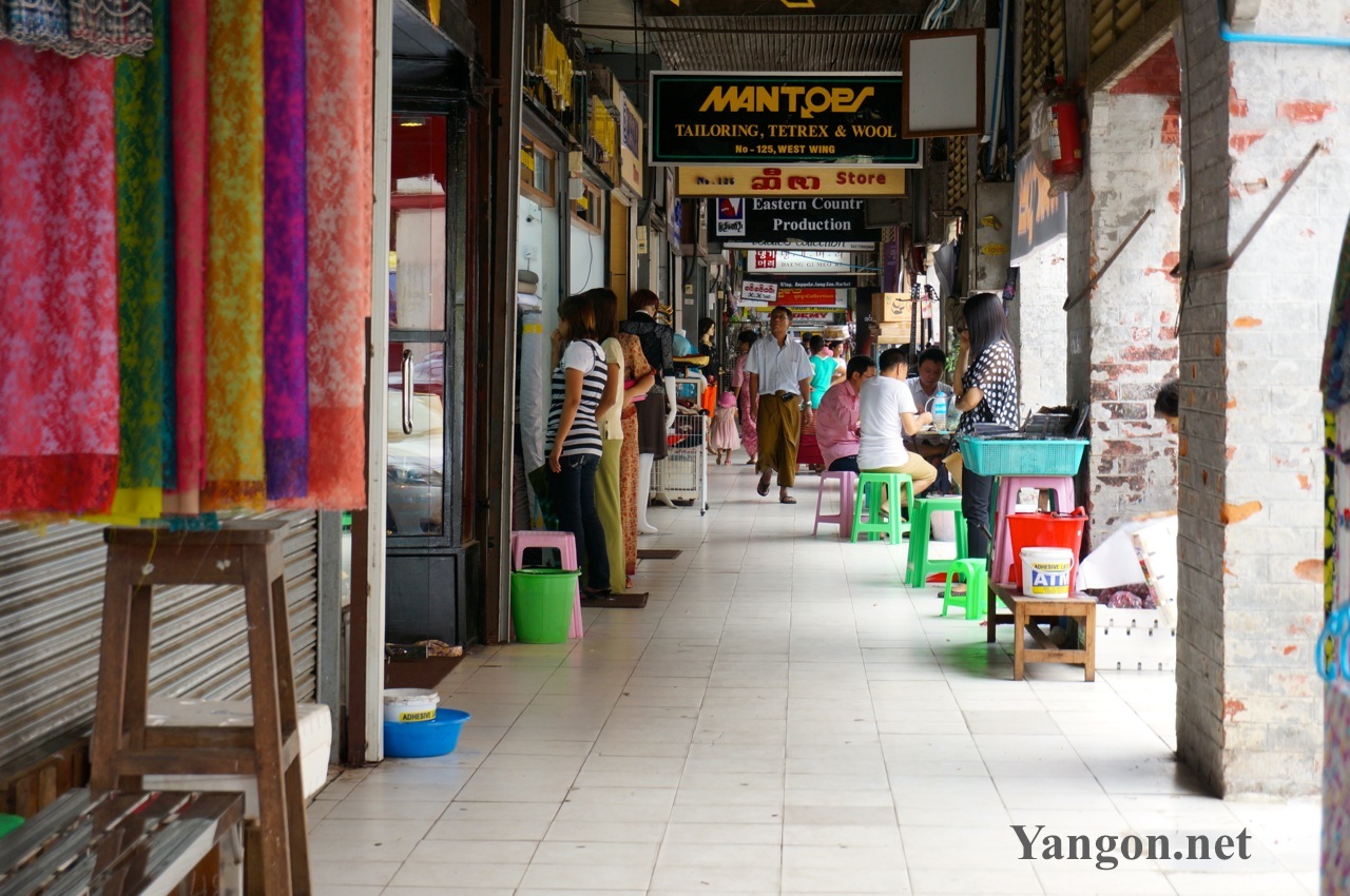 Bogyoke-Market-Textiles