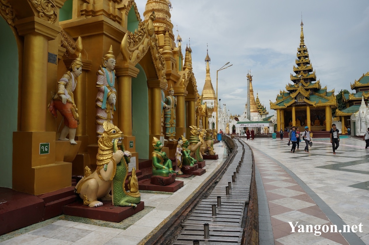 Shwedagon-Lions