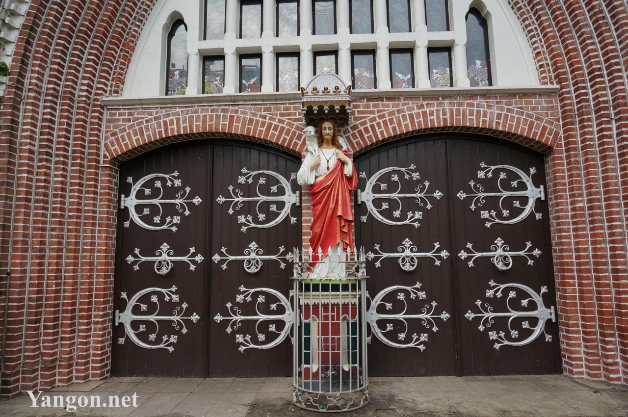 St-Mary's-Cathedral-Door