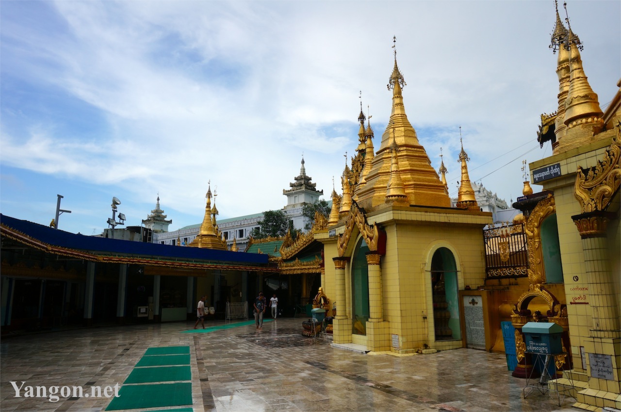 Sule-Pagoda-City-Hall-Yangon-Myanmar